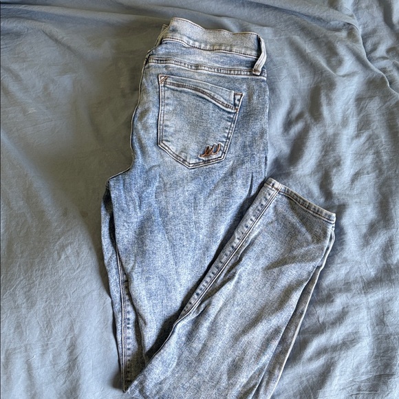 Express Women’s Light Wash Skinny Jeans - Picture 6 of 6